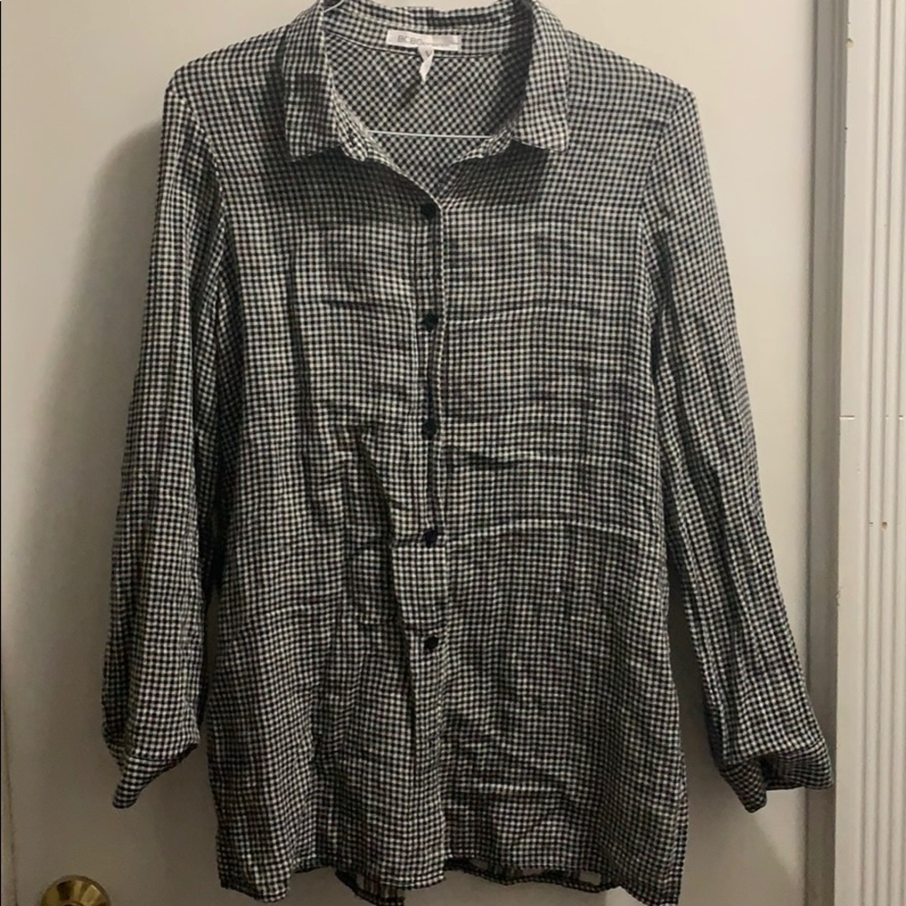 Black and white plaid shirt size large